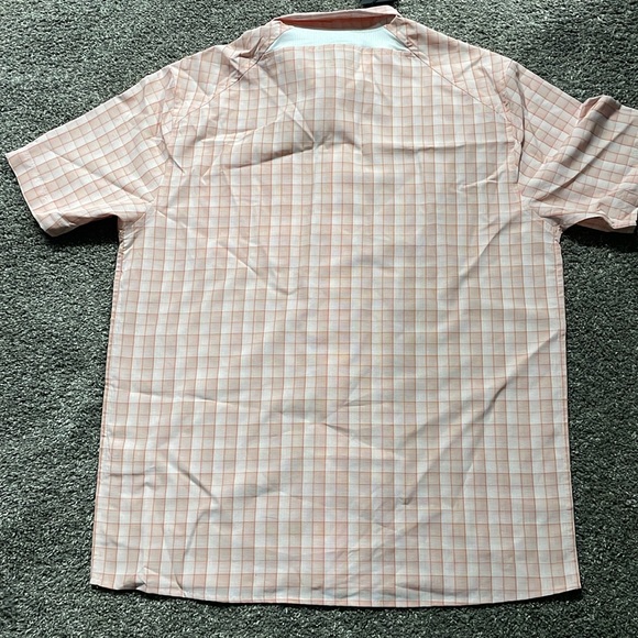 NWT Men’s button up short sleeve Under Armour - Picture 3 of 8